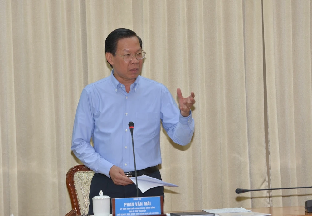 Chairman of Ho Chi Minh City People's Committee Phan Van Mai chaired the meeting. Photo: CAO THANG