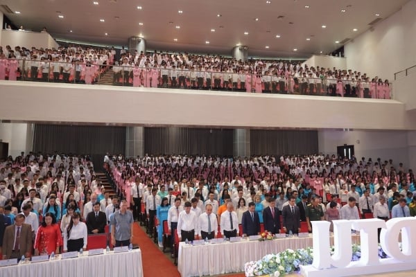 Emotiva ceremonia de inauguración sin flores en la Universidad Ton Duc Thang