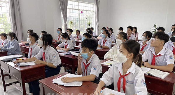 Grade 11 students in Kien Giang suddenly had their first semester exams postponed.