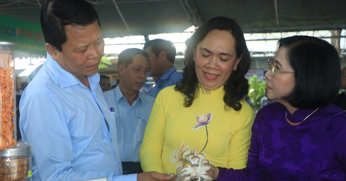 Hơn 100 gian hàng tham gia triển lãm sản phẩm OCOP