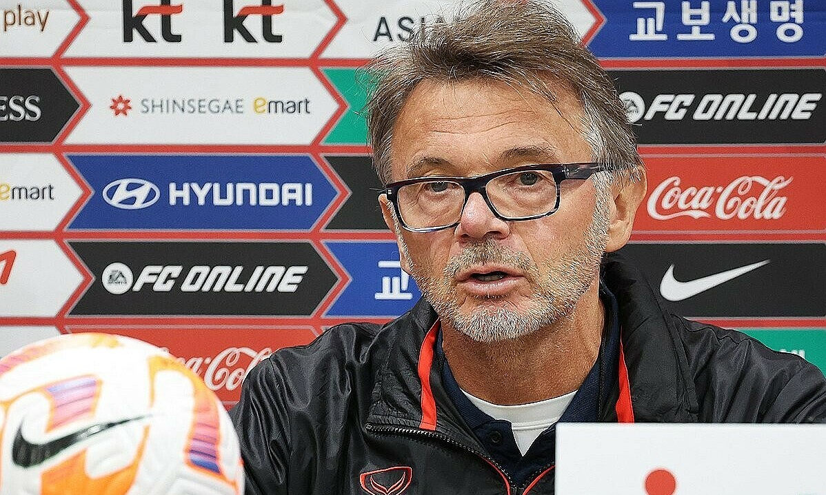 HLV Troussier: 'Việt Nam sẽ phòng ngự trước Hàn Quốc'