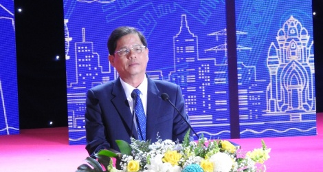 In 2024, what will Khanh Hoa do to attract strategic investors?