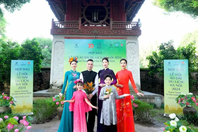 70 designers from 3 regions perform Ao Dai to celebrate 70 years of Liberation of the Capital