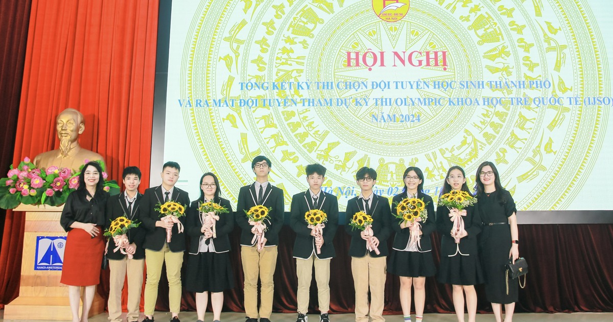 Hai học sinh Newton xuất sắc giành suất thi Olympic Khoa học trẻ Quốc tế 2024