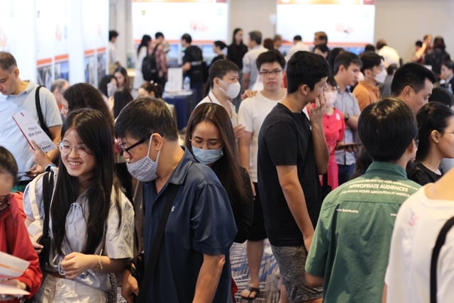 Những nước nào cho phép du học sinh Việt ở lại làm việc sau tốt nghiệp? - Ảnh 2.