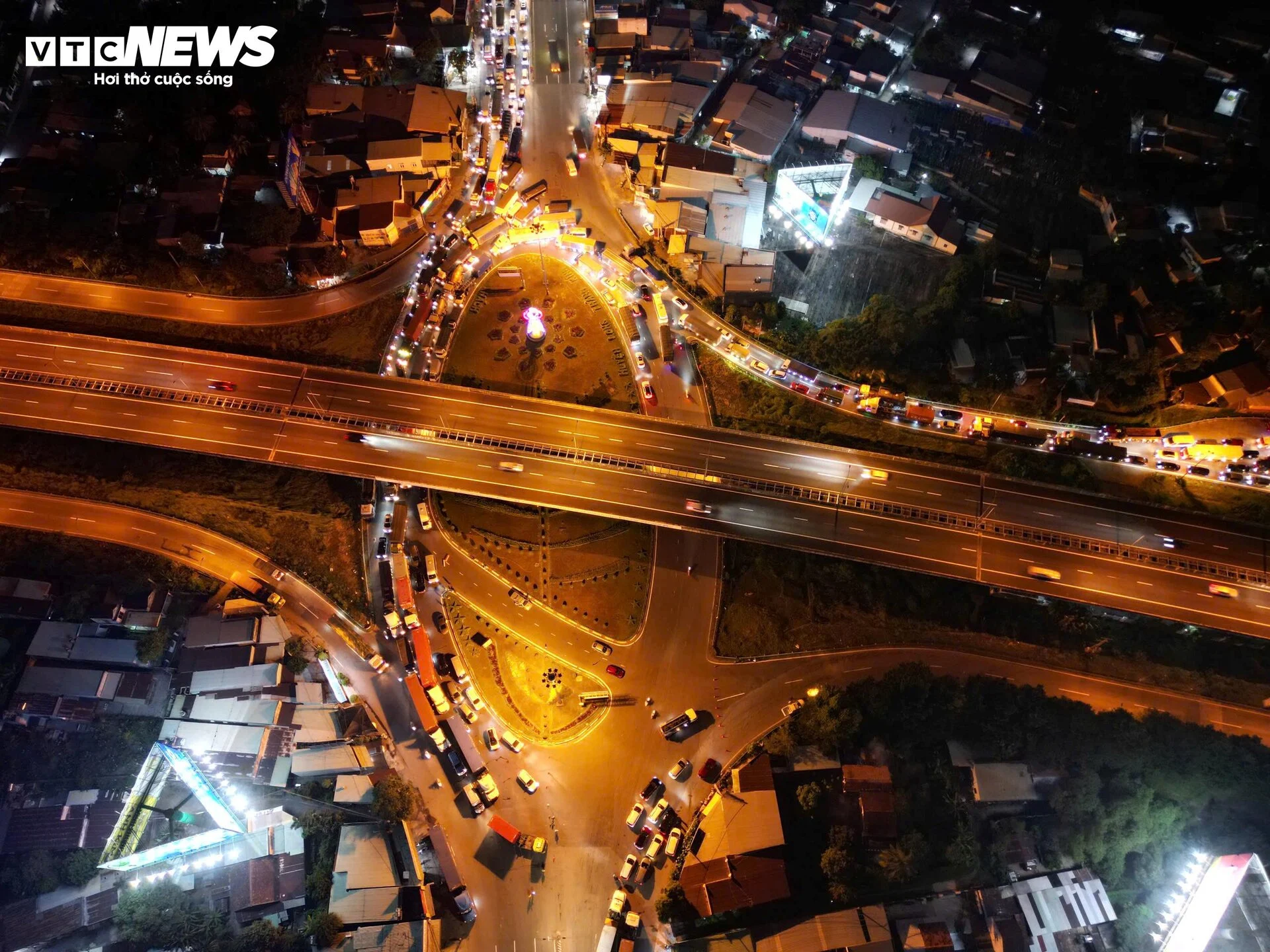 Bridge repair, Ho Chi Minh City - Long Thanh - Dau Giay expressway blocked 'with no way out'