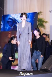 La nouvelle coiffure de Song Hye Kyo lors de la présentation du film