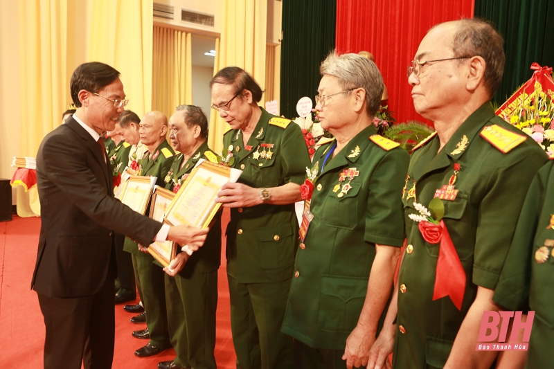 Meeting to celebrate the 75th anniversary of the traditional day of Vietnamese volunteer soldiers and military experts helping the Lao revolution