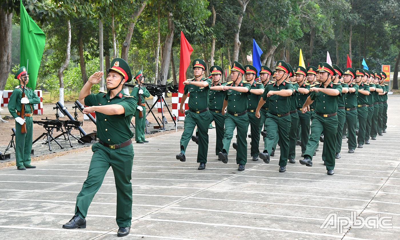 การตรวจสอบทีมงานในพิธีเปิดตัวการฝึกอบรม