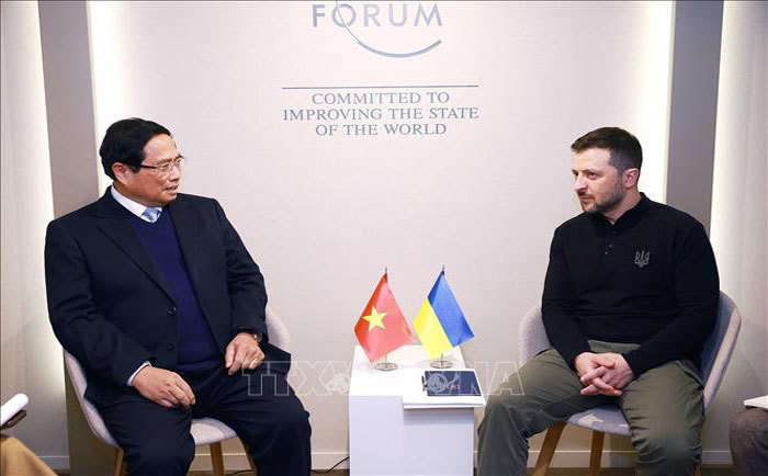 Thủ tướng Phạm Minh Chính gặp Tổng thống Ukraine Volodymyr Zelensky. Ảnh: TTXVN