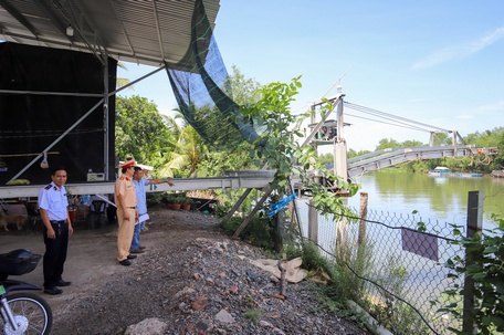 ตรวจสอบสถานีขนส่งสินค้า ในเขต 9 เมืองวิญลอง