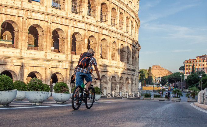 Alberto recomienda ir en bicicleta por Roma para ver la ciudad de una manera totalmente nueva. Foto: Federación Europea de Ciclistas