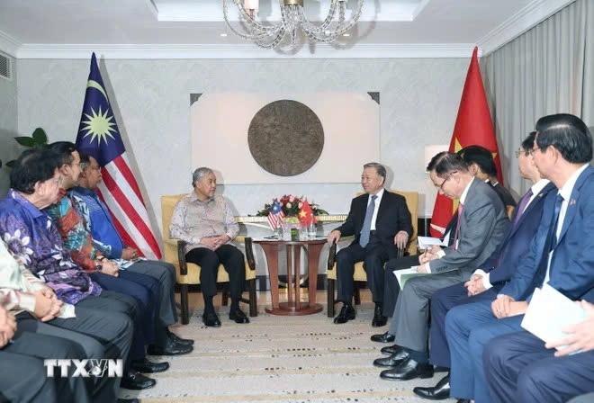Tổng Bí thư Tô Lâm tiếp Phó Thủ tướng, Bộ trưởng Phát triển Nông thôn Malaysia, Chủ tịch Đảng UMNO