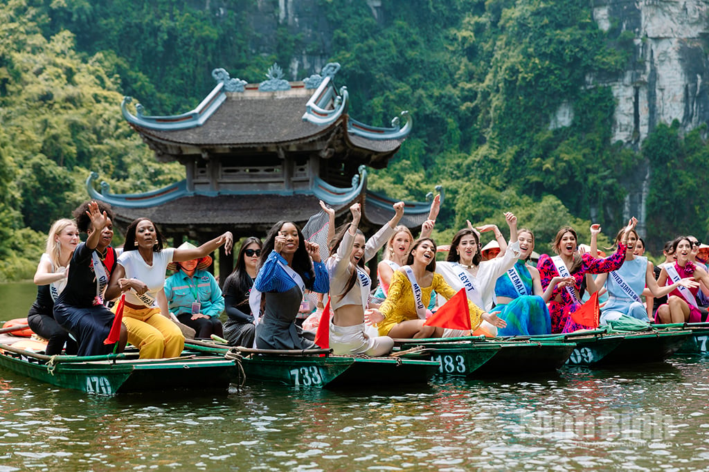 Las concursantes de Miss Cosmo visitan Ninh Binh para promover el turismo