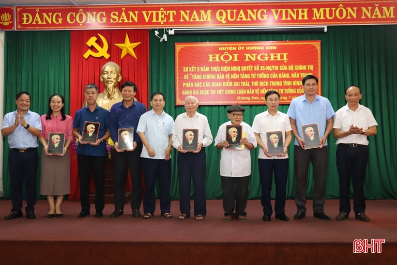 Huong Son effectively implements solutions to protect the Party's ideological foundation.