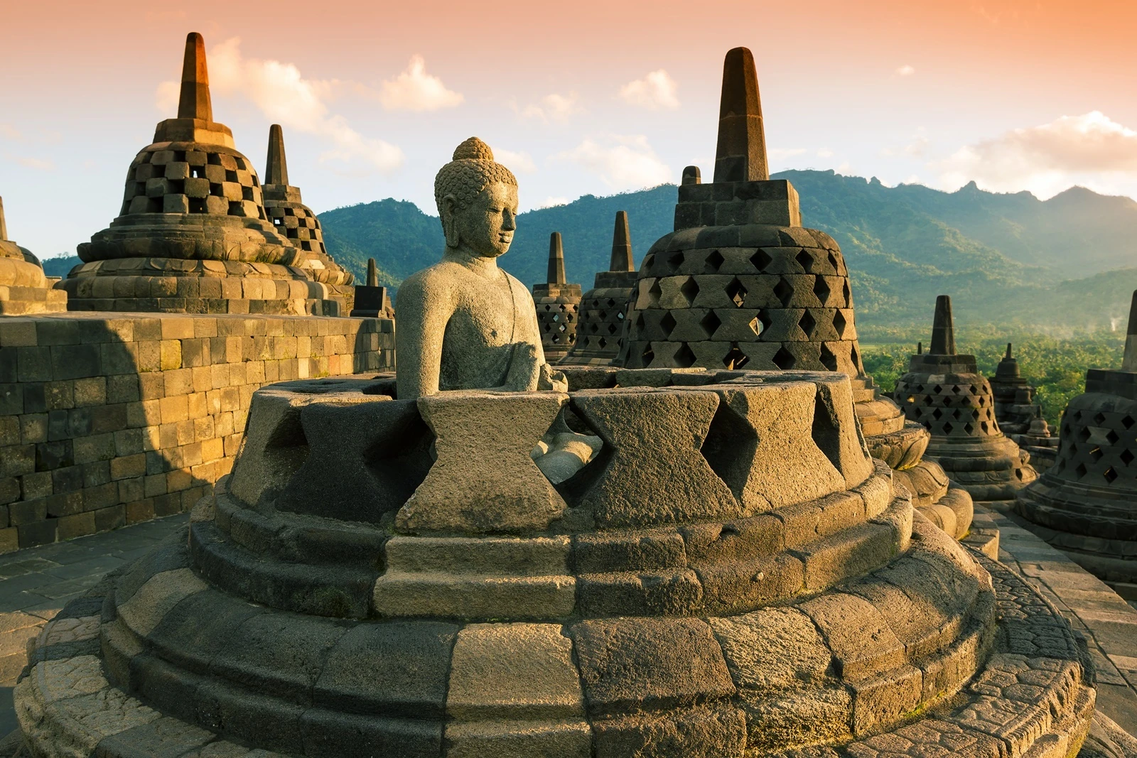 Größter buddhistischer Tempel der Welt wiederbelebt