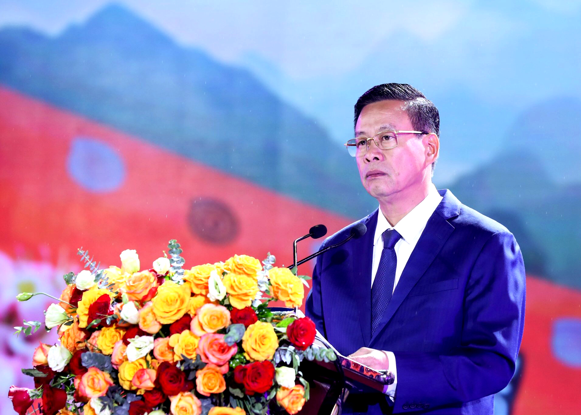 El presidente del Comité Popular Provincial, Nguyen Van Son, pronunció el discurso de apertura del programa.
