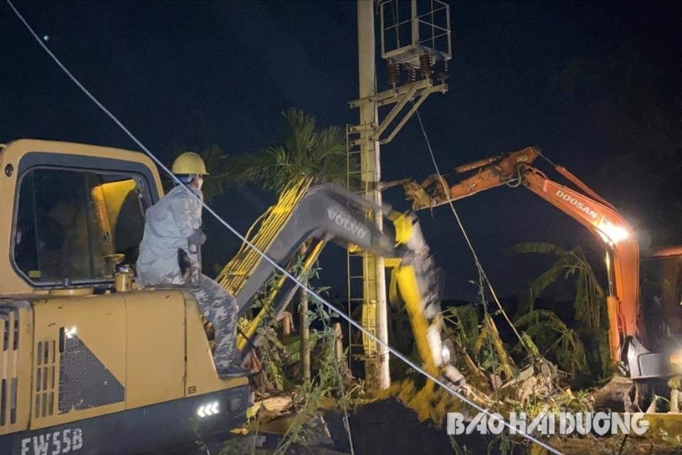 Hai Duong todavía tiene cuatro estaciones transformadoras que no pueden suministrar electricidad para la vida diaria después de la tormenta número 3.