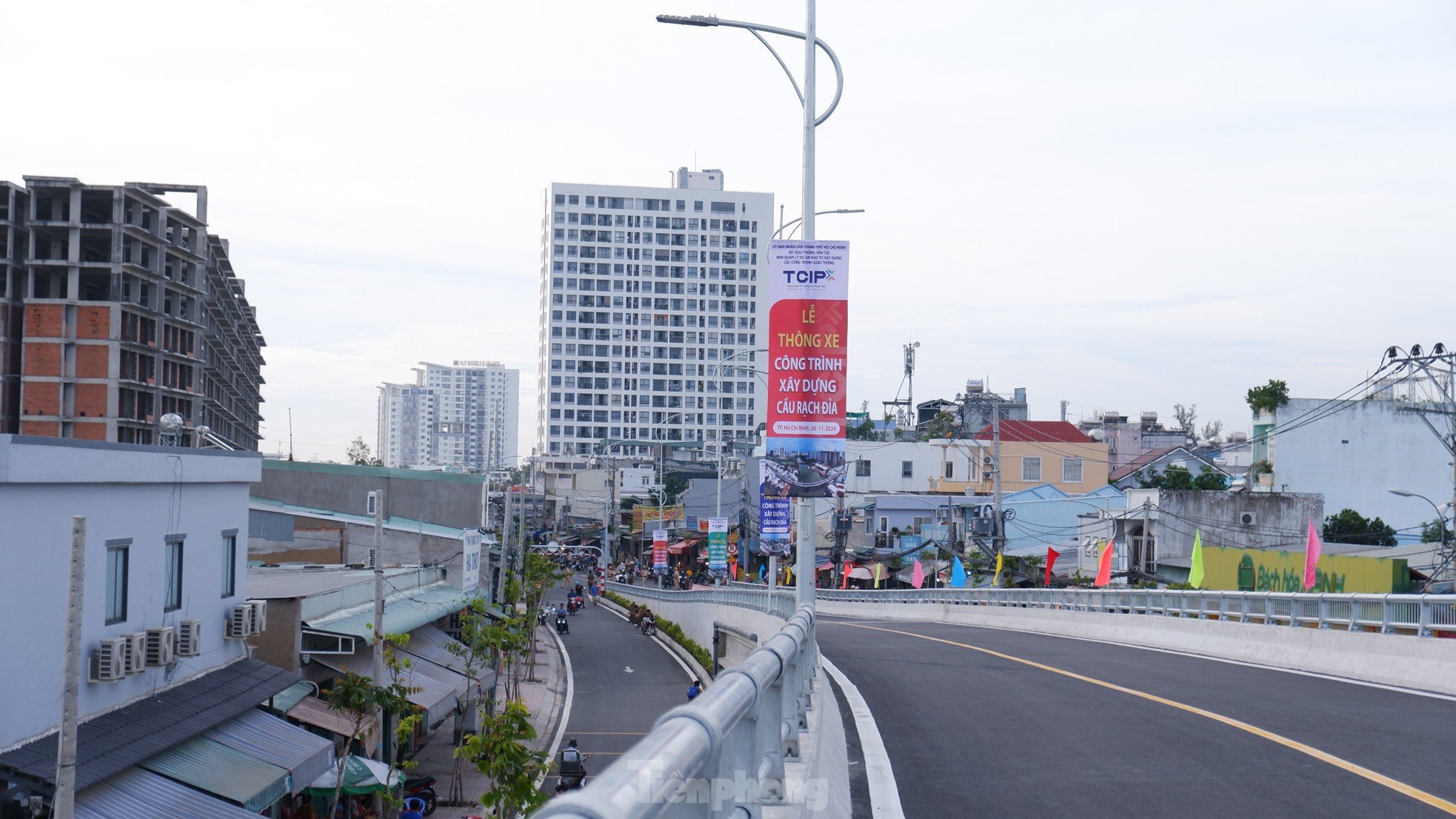 El puente, valorado en más de 500 mil millones de VND, que busca 