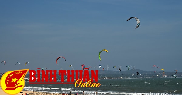 Spring kites are blooming brightly on Ham Tien beach - Mui Ne