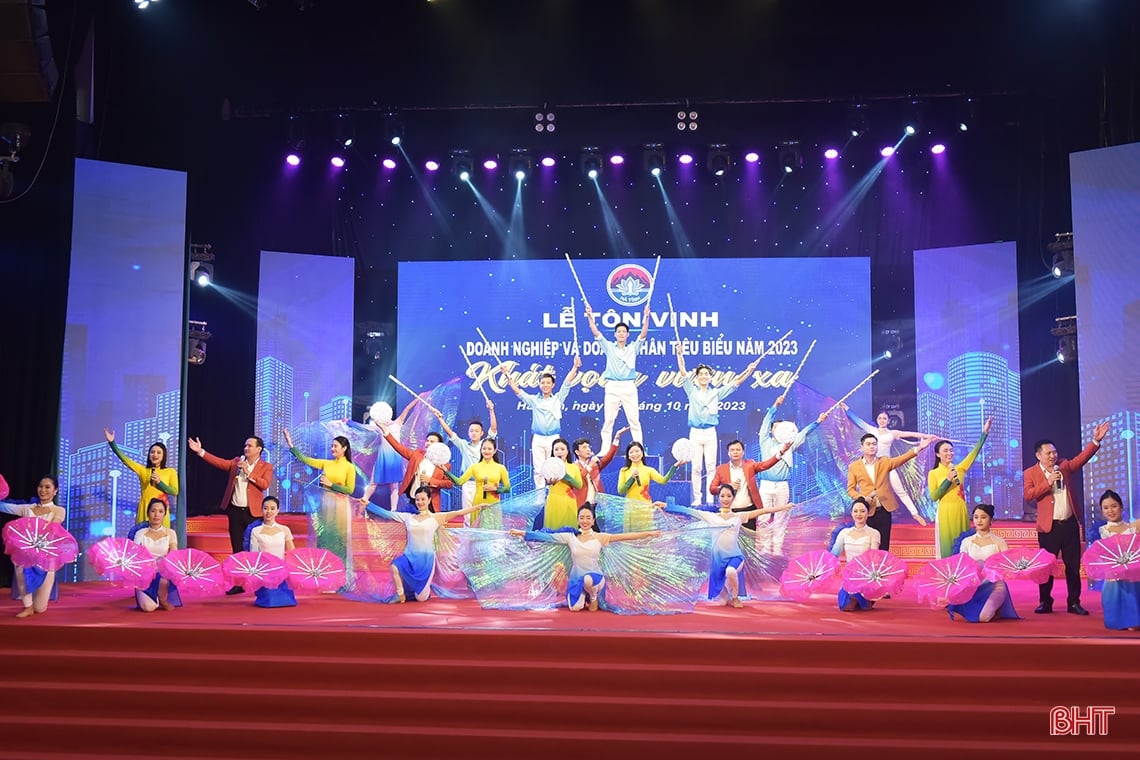 Ha Tinh honors 53 outstanding businesses and entrepreneurs