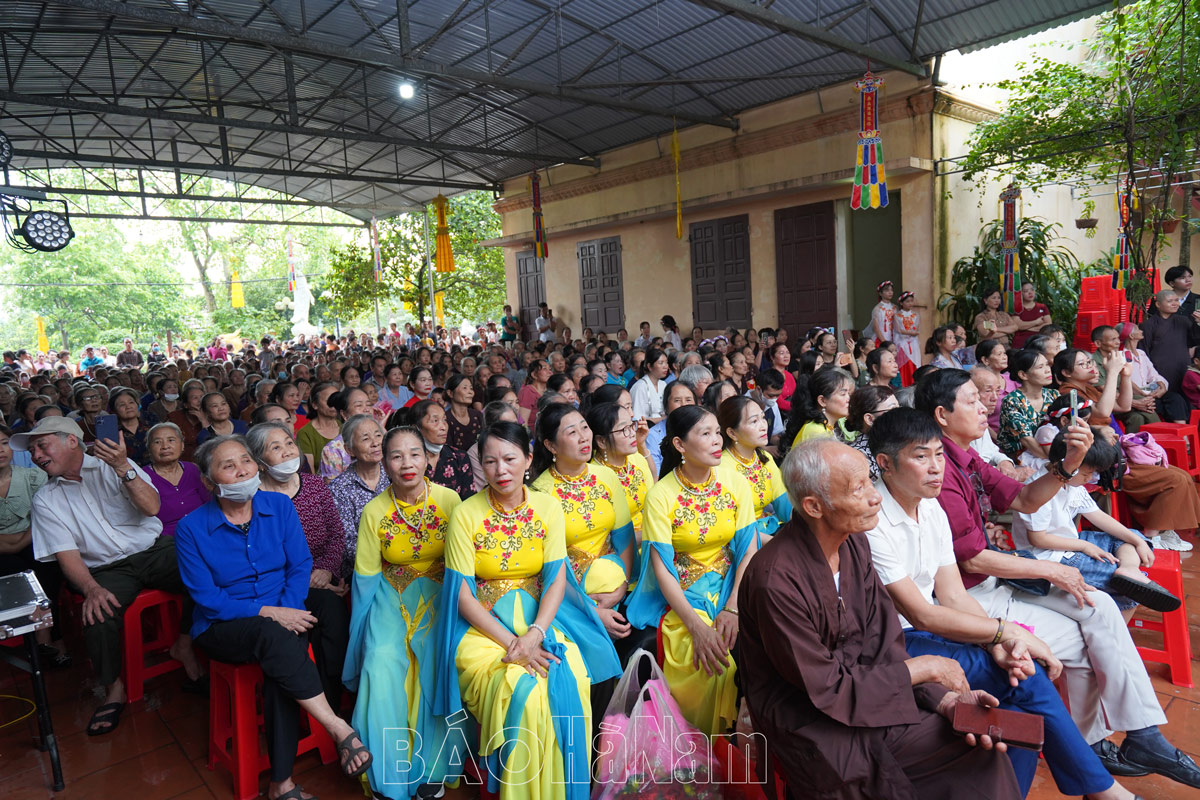 Hàng nghìn phật tử về chùa Lưu Ly dự lễ hội 