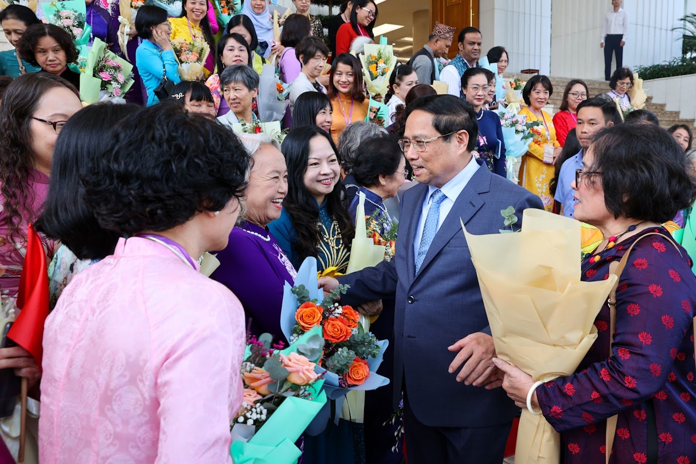 Prime Minister receives female scientists and engineers in the Asia-Pacific region