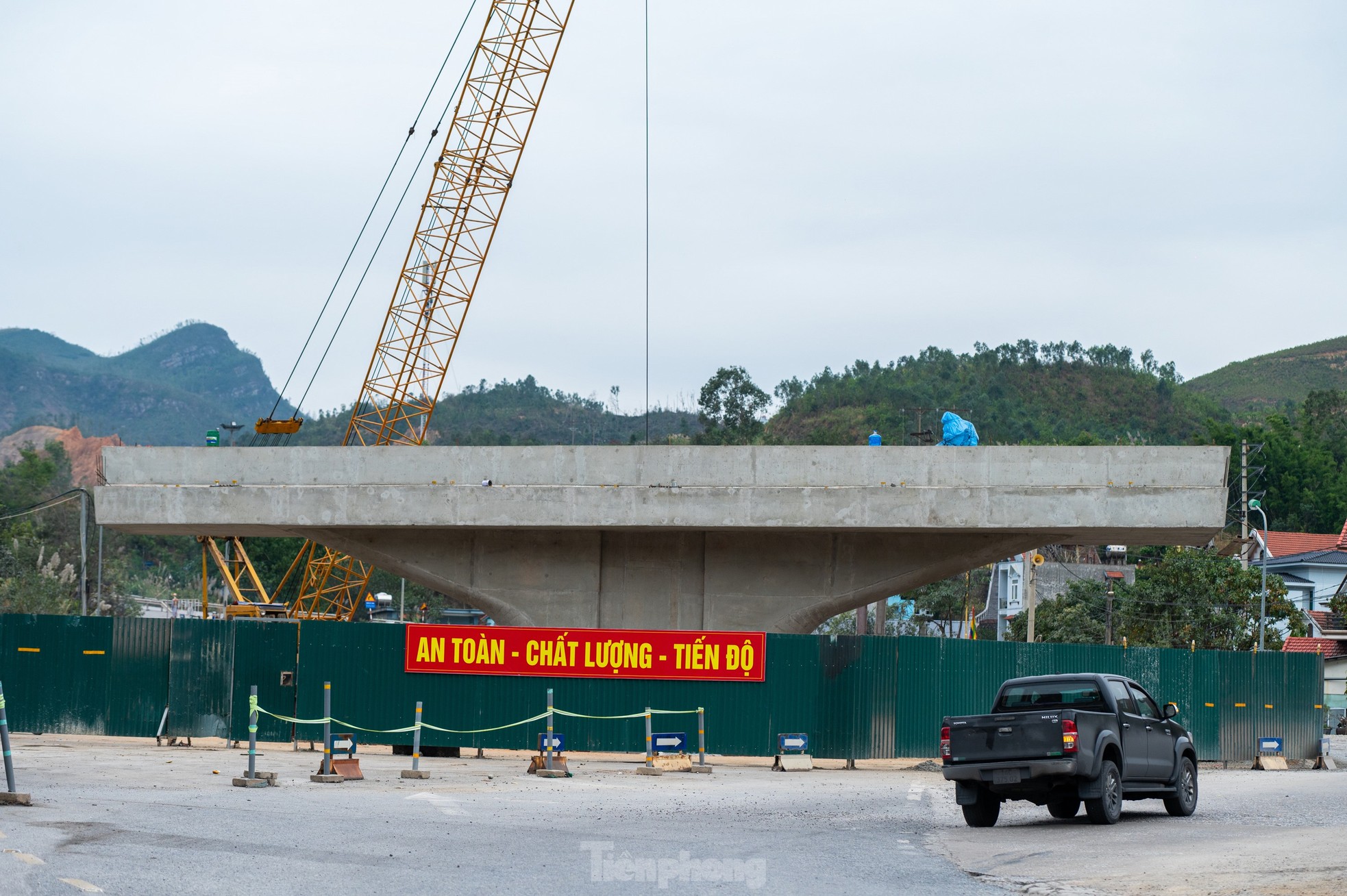 El proyecto de ampliación de carreteras de un billón de dólares en Quang Ninh se está construyendo lentamente, foto 5