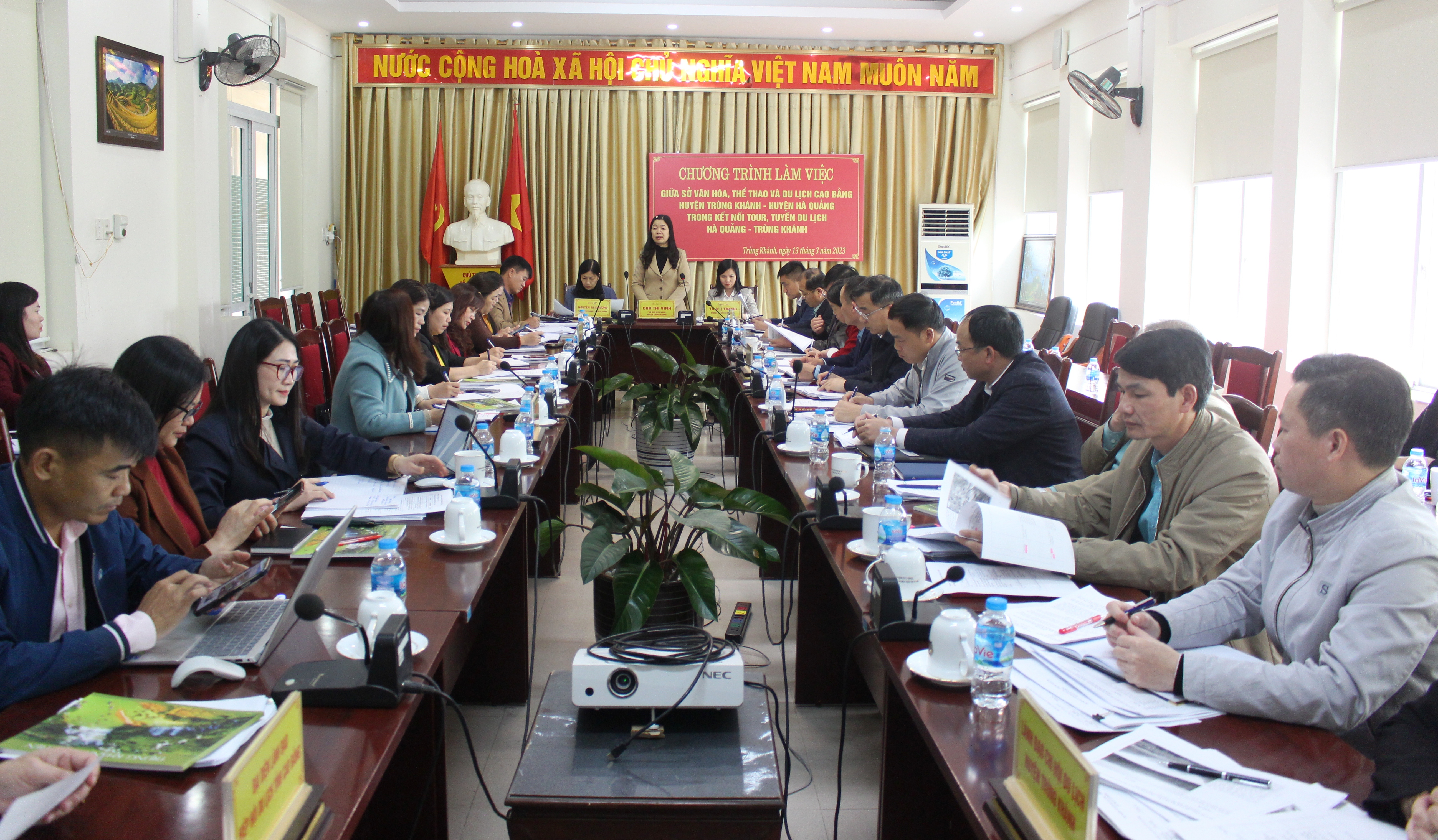 Department of Culture, Sports and Tourism works with Trung Khanh and Ha Quang districts