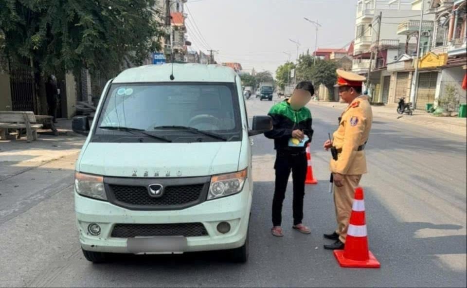 'Thông chốt' giao thông, một thanh niên ở huyện Tứ Kỳ bị phạt nặng