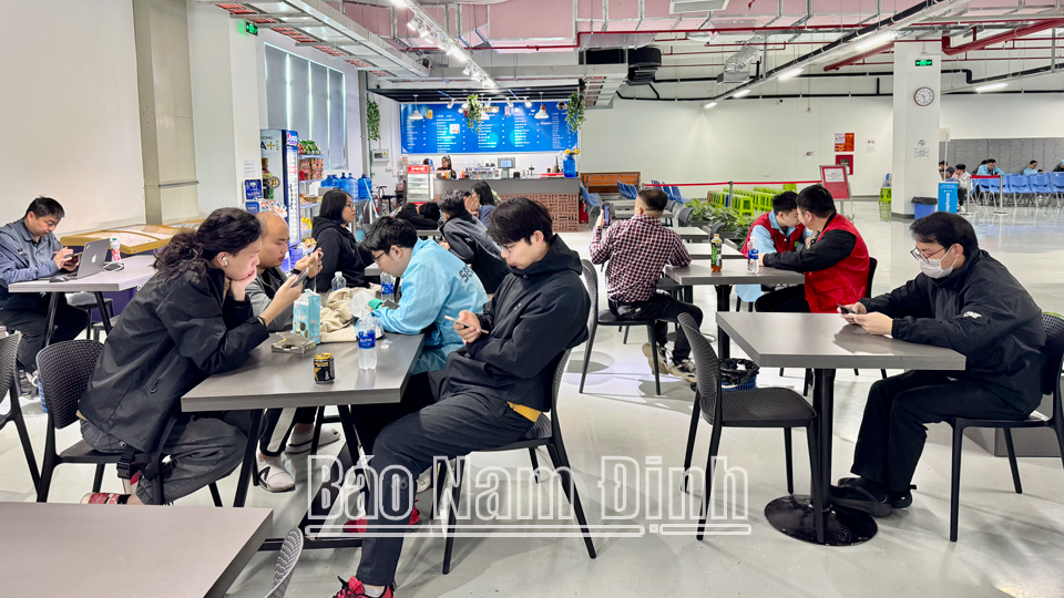 Workers relax and take a break at the factory of Quanta Computer Inc., in My Thuan Industrial Park (Nam Dinh city).