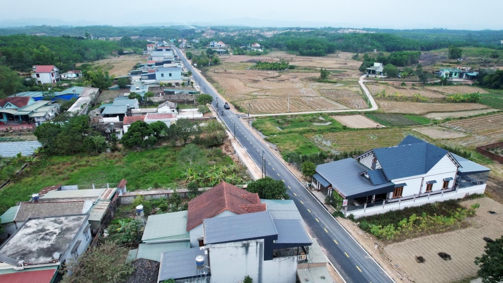 Các tuyến đường hoàn thành đã làm thay đổi diện mạo khu vực nông thôn, miền núi