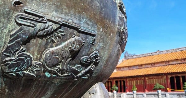 The cast on the nine cauldrons in Hue is recognized as a world documentary heritage.