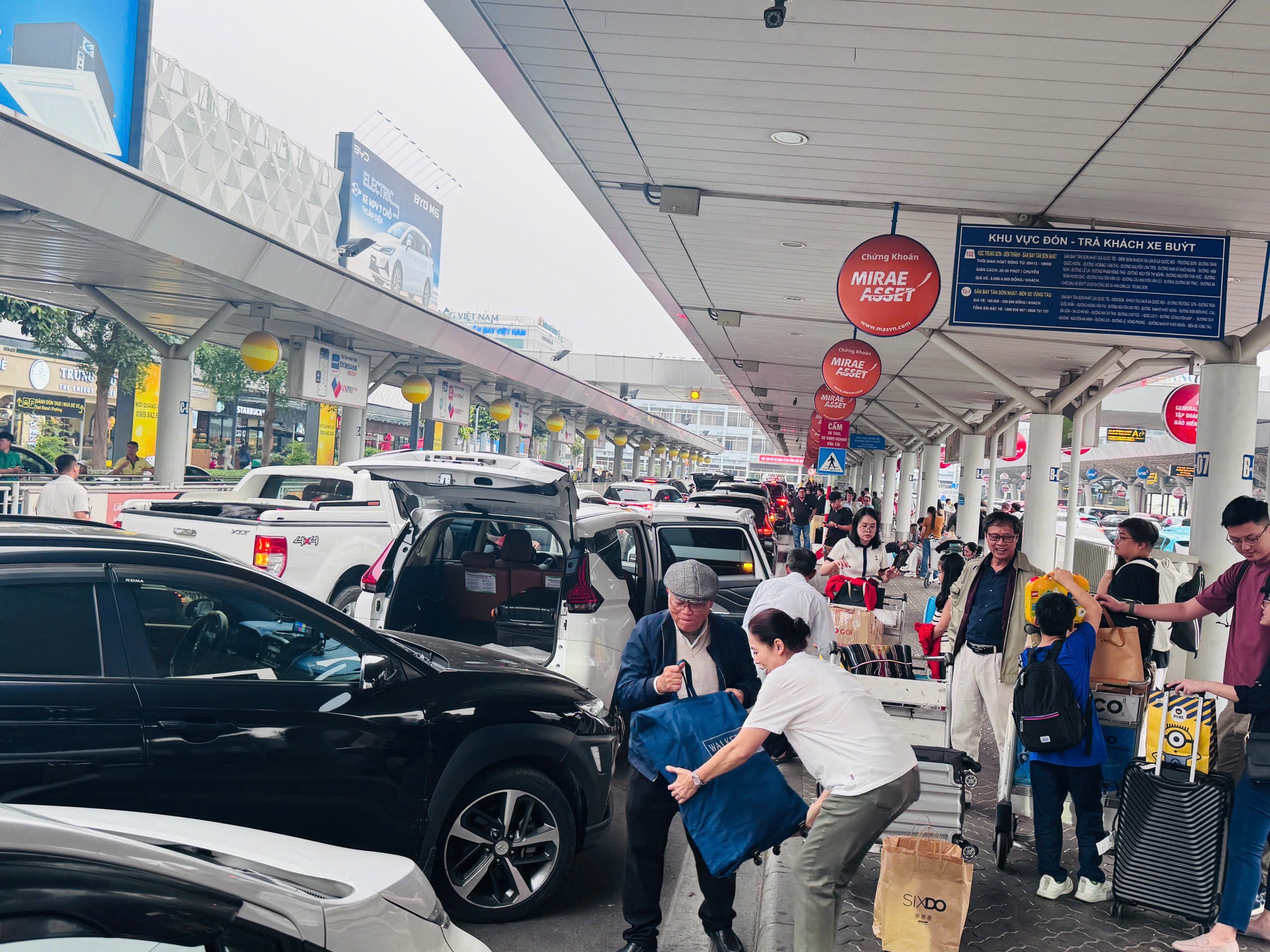 Sân bay Tân Sơn Nhất 