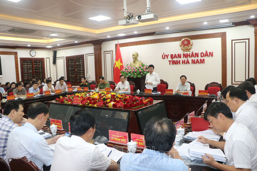 The Provincial People's Committee discussed the contents to be submitted to the Provincial People's Council at the regular meeting in 2024.
