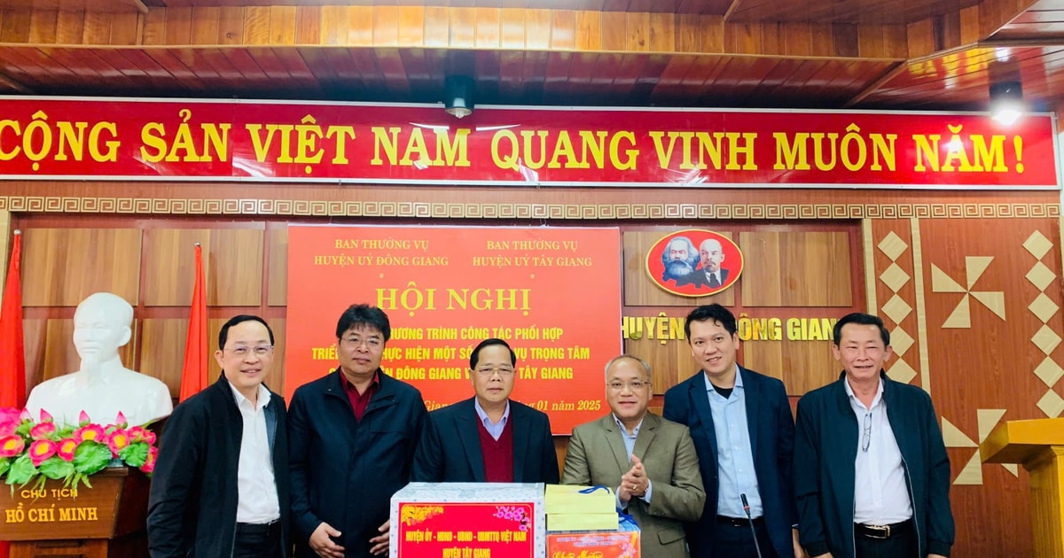 Les districts de Dong Giang et de Tay Giang ont signé un programme de coopération.