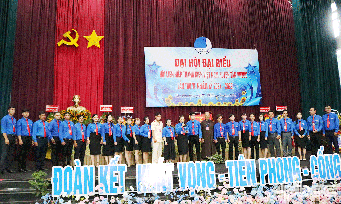 Das Jugendgewerkschaftskomitee des Bezirks Tan Phuoc, Amtszeit 2024 - 2029, wurde auf dem Kongress vorgestellt