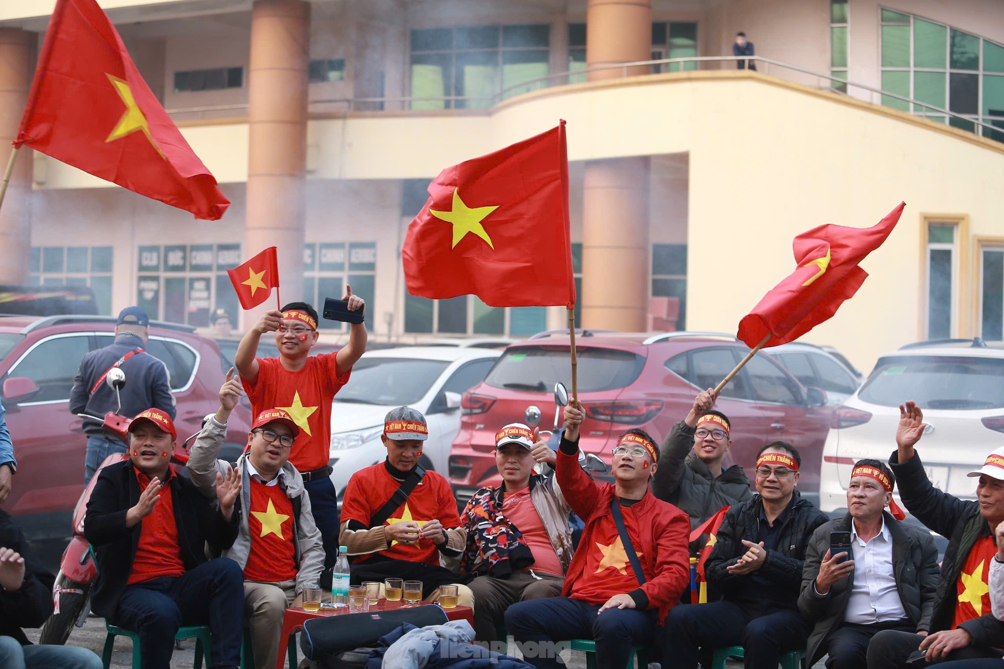 Viet Tri is glowing red, fueling the Vietnamese team in the second leg of the semi-final photo 7