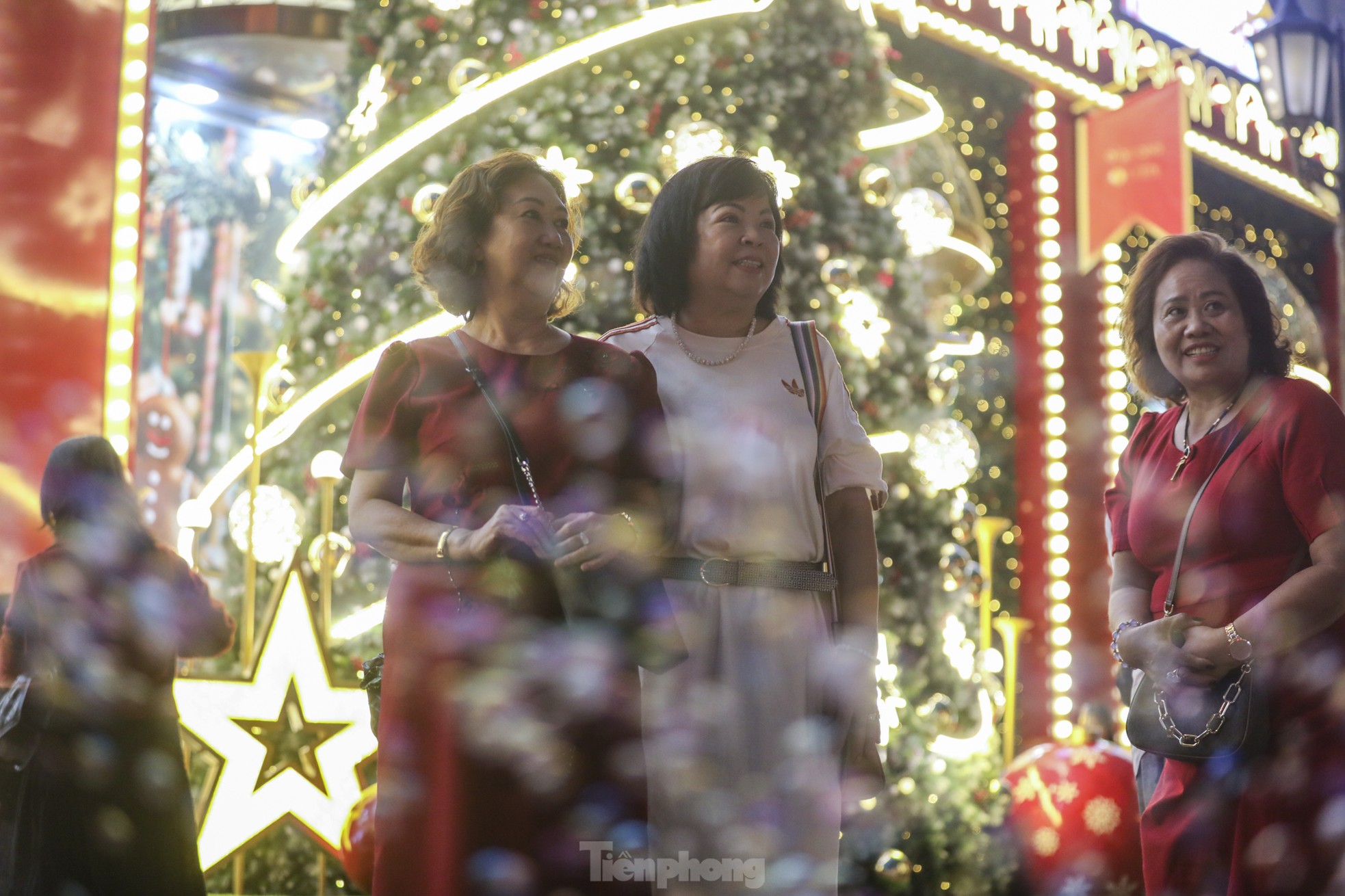 Christmas atmosphere comes early, young people in Ho Chi Minh City are fascinated with checking in photo 4