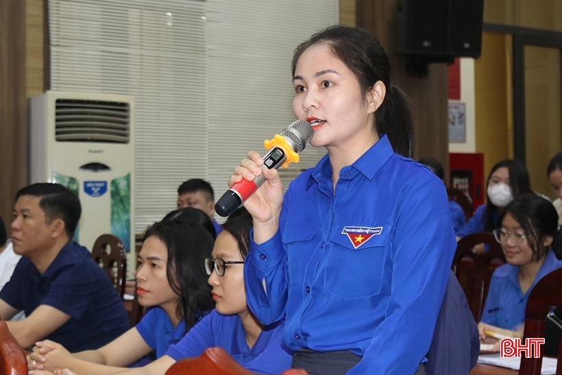 Lãnh đạo Nghi Xuân đối thoại với thanh niên về chuyển đổi số