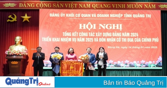 Quang Tri Provincial Party Committee of Agencies and Enterprises deploys tasks for 2025 and receives the Government's Emulation Flag