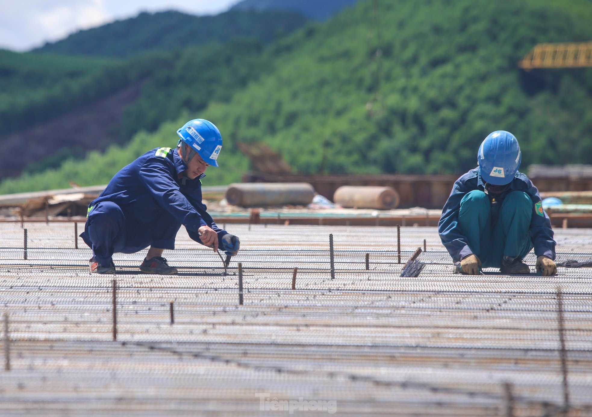 La forma de la autopista de 12.500 mil millones de VND que pasa por Ha Tinh (foto 19)