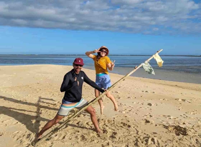 Chantae Reden und ihr Mann machen ein Foto an einem Strand auf Fidschi. Foto: CNN