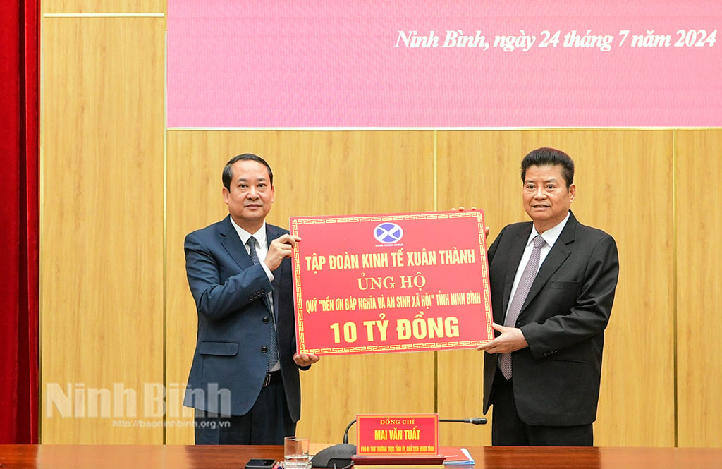 Phase I of the Provincial and District Gratitude and Social Security Fund received more than 13 billion VND in support.