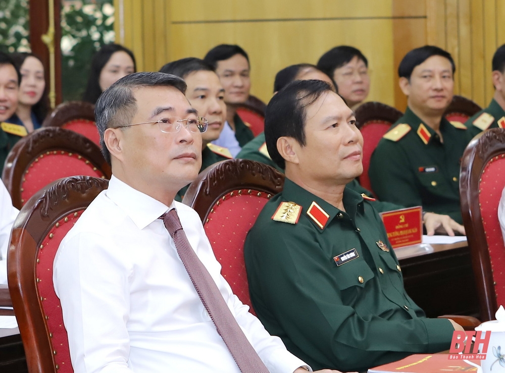 Images at the conference announcing the Politburo's decision to appoint Senior Lieutenant General Nguyen Doan Anh to hold the position of Secretary of Thanh Hoa Provincial Party Committee