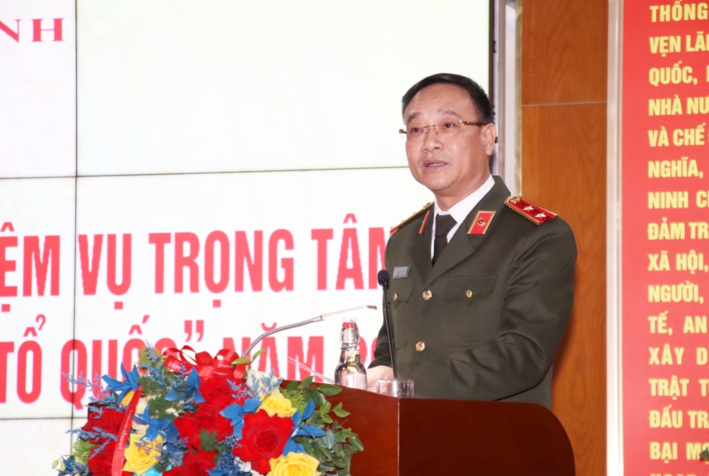 El teniente general Pham The Tung, viceministro de Seguridad Pública, pronunció un discurso en la conferencia.