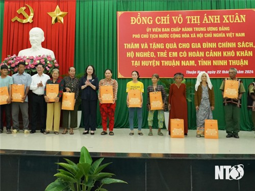 La vice-présidente Vo Thi Anh Xuan visite et travaille dans la province de Ninh Thuan