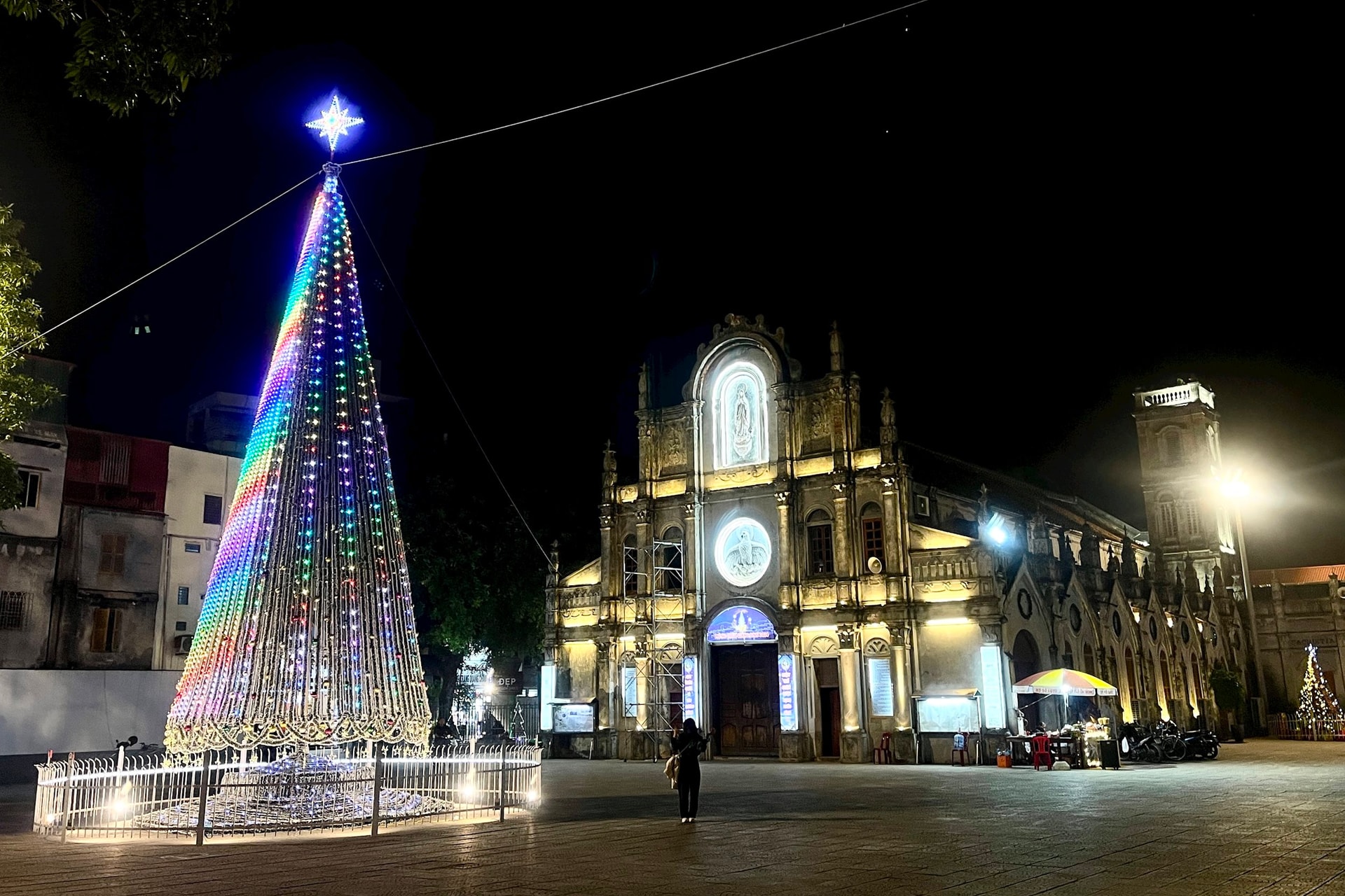 Experimente el ambiente navideño en las iglesias de Hai Duong