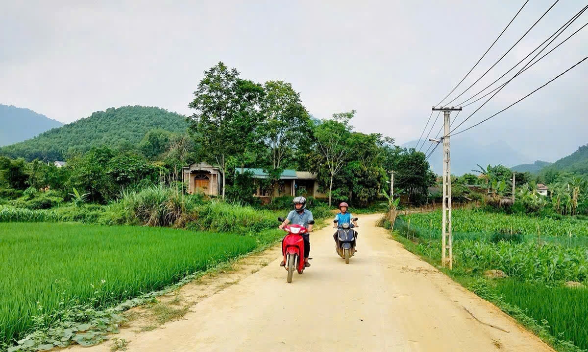 Đường giao thông nông thôn xã Minh Hương (Hàm Yên) được đầu tư giúp người dân đi lại thuận lợi.