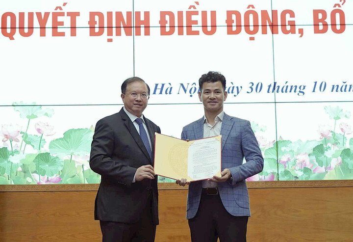 សិល្បករប្រជាជន Xuan Bac ត្រូវបានតែងតាំងជាប្រធាននាយកដ្ឋានសិល្បៈសម្តែង។